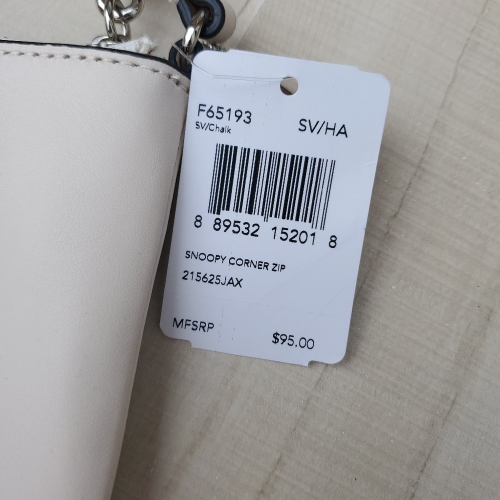 NWT COACH SNOOPY leather wristlet F65193 - Picture 4 of 7